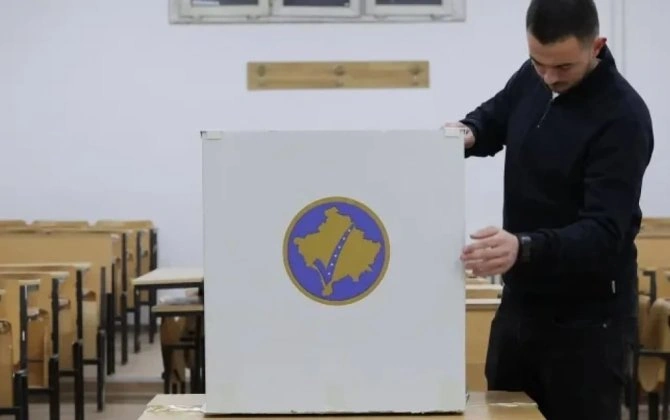 Kosovoda növbədənkənar parlament seçkilərində səsvermə keçirilir