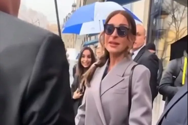 Mehriban Əliyevadan Emin Hüseynova SƏRRAST CAVAB:"Qadın paltarı geyinərək səfirlikdə gizlənən insan sizsiniz?"