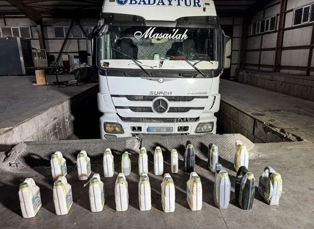 İrandan Türkiyəyə gedən yük maşını Naxçıvanda saxlanıldı - ŞOK ƏMƏLİYYAT - FOTO
