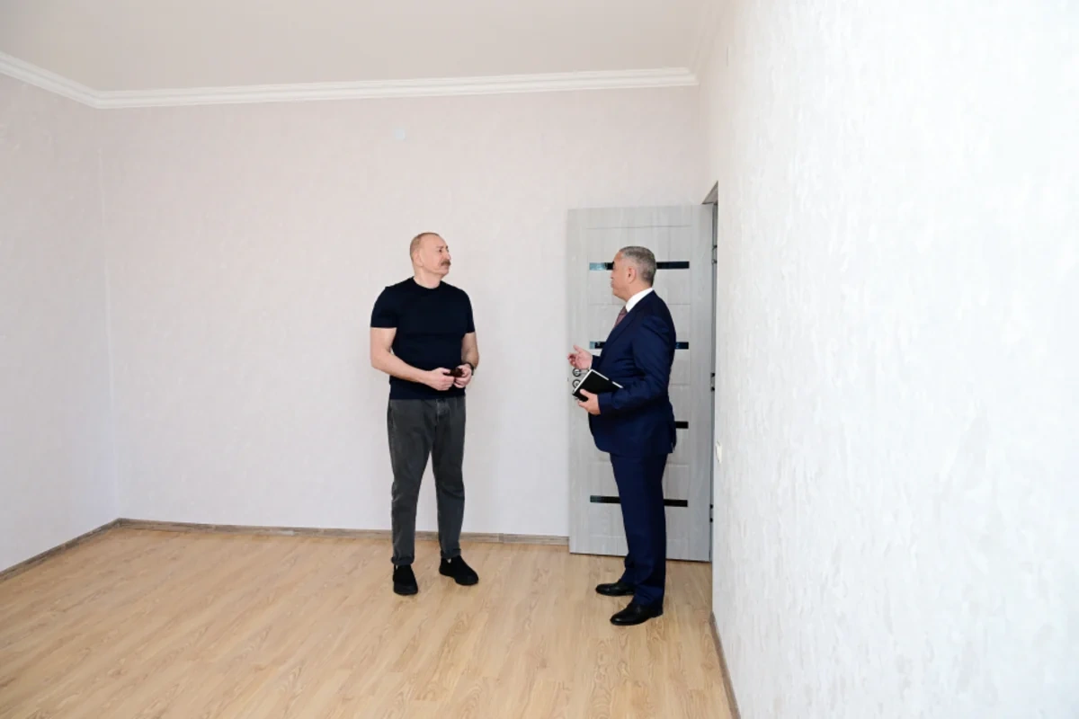 İlham Əliyev Xocalıda hərbçilərə tikilən evlərlə tanış oldu - FOTO