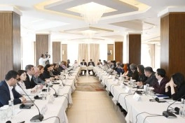 Azərbaycan və Ermənistan nümayəndələrinin iştirakı ilə dəyirmi masa keçirilir - FOTO