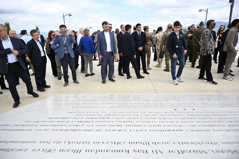 Diplomatik korpusun nümayəndələri Xankəndi Zəfər parkında - FOTOLAR