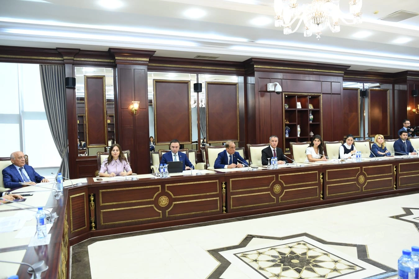 Milli Məclisin Hüquq siyasəti və dövlət quruculuğu komitəsinin payız sessiyasında ilk iclası keçirilib - FOTO