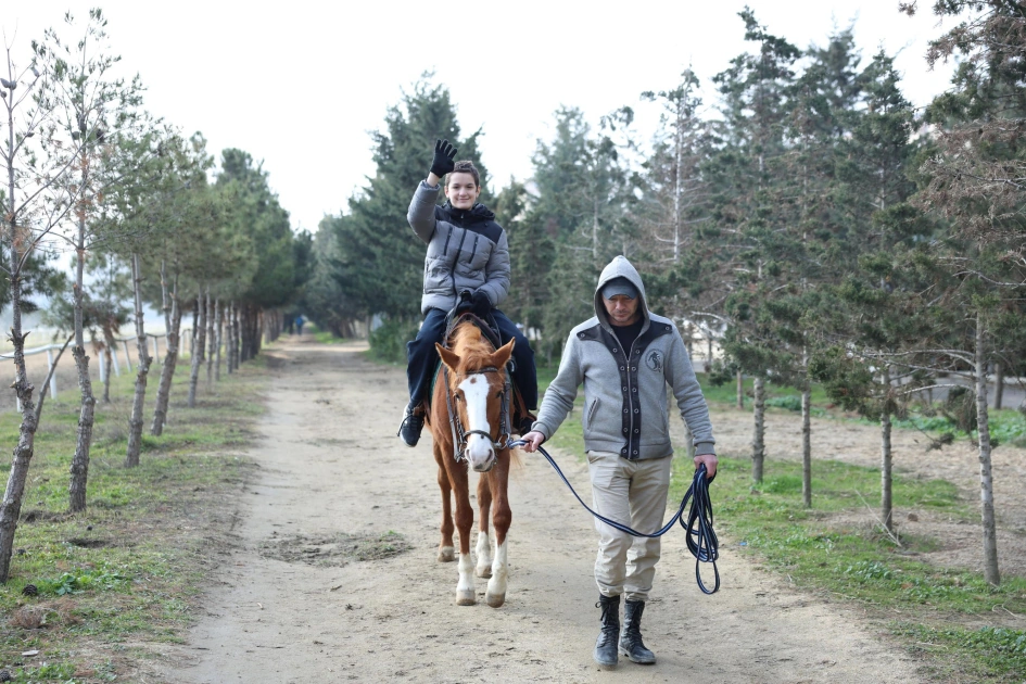 Əlilliyi olan 1300-dən çox şəxs hippoterapiya xidmətlərinə cəlb olunub - FOTO