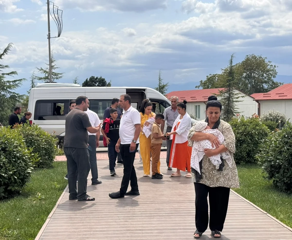 Köç karvanları Xankəndi, Xocalı və Ağdərəyə çatdı, açarlar təqdim edildi