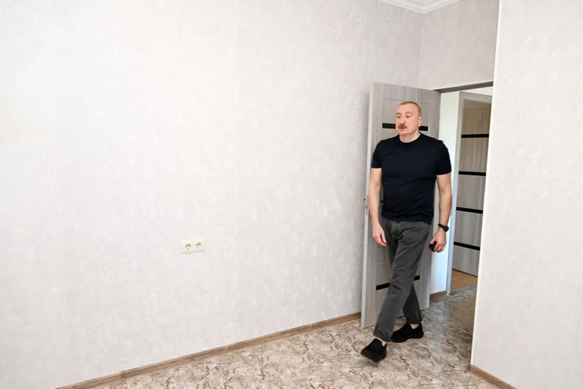 İlham Əliyev Xocalıda hərbçilərə tikilən evlərlə tanış oldu - FOTO