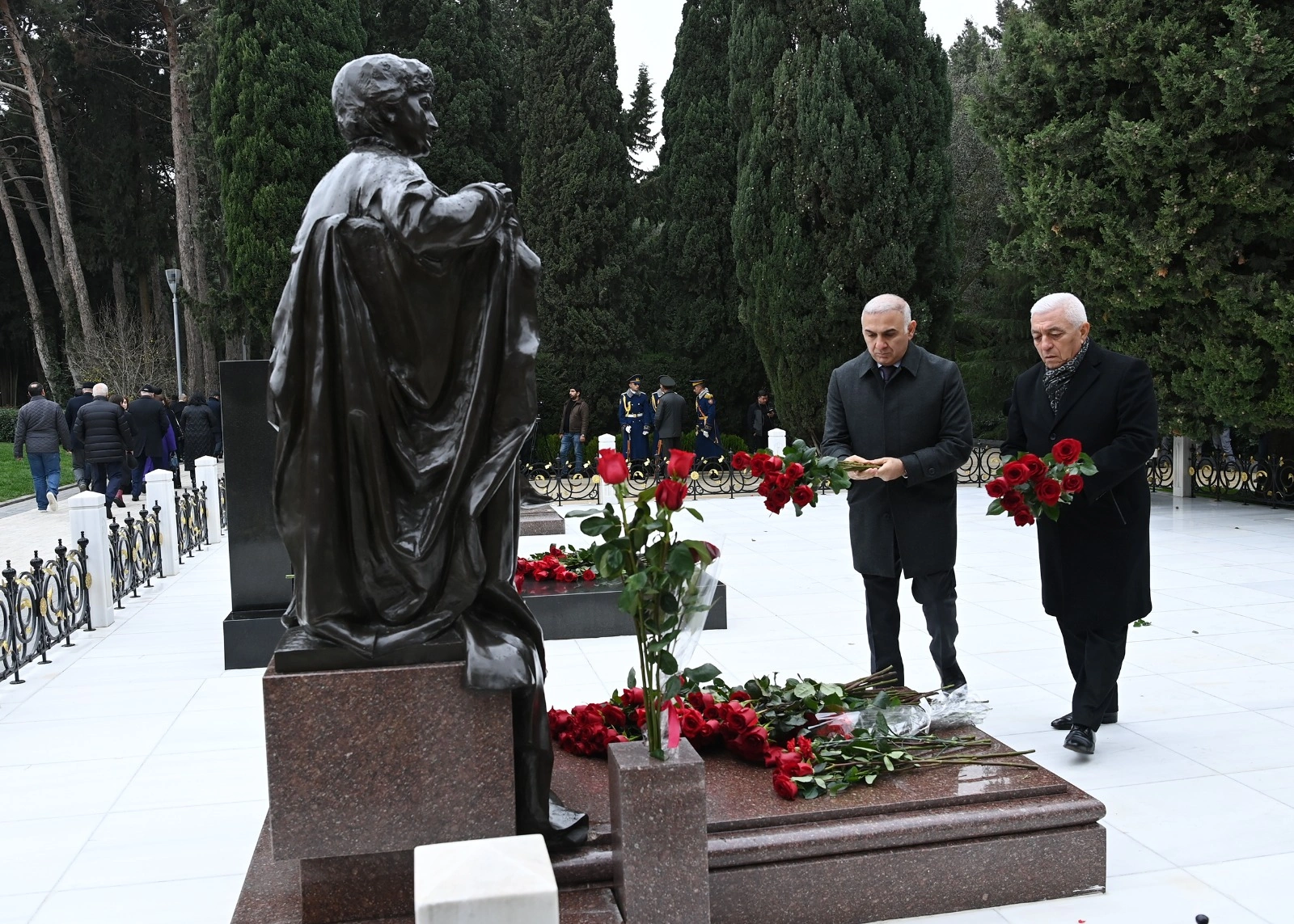 "Azərişıq" və "AzərEnerji"də Ulu Öndər Heydər Əliyevin anım günü ilə bağlı tədbirlər keçirilib
