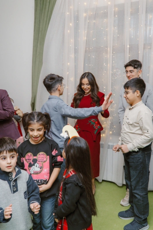"Tut Əlimdən" Uşaqlar üçün Sosial Reabilitasiya Mərkəzində bayram şənliyi təşkil olunub - FOTO