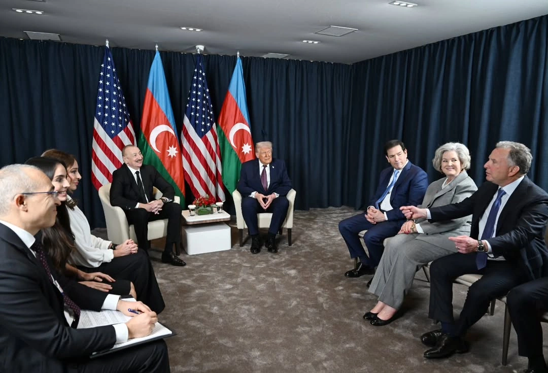 Prezident ailəsinin Trampla fotoları