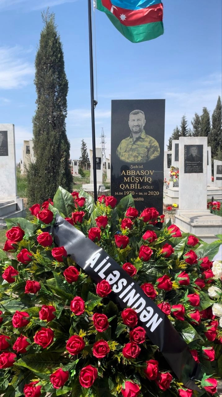 “Atamı Səxavət Məmmədovun yanında, iki şəhidin arasında dəfn etdik”-6 il sonra Abdal Gülablıya köçürülən şəhid məzarından FOTO+ÖZƏL