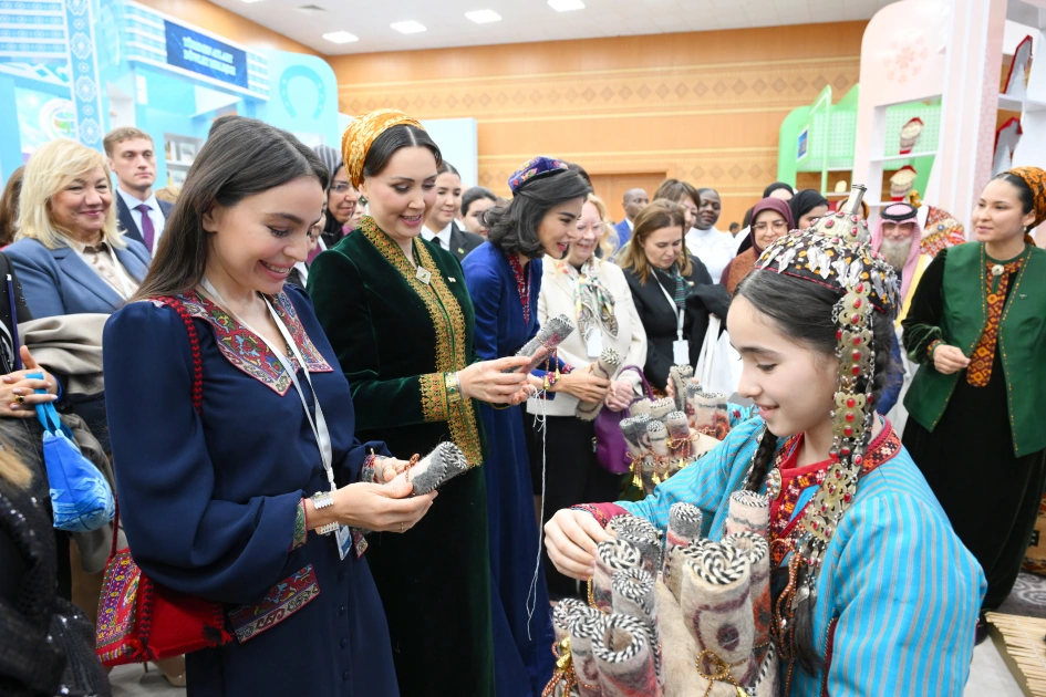 Leyla Əliyeva Türkmənistanda beynəlxalq konfransda iştirak edib - FOTO