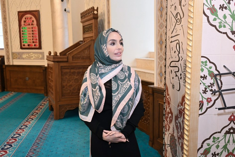Leyla və Alena Əliyevalar Cümə məscidində - FOTOLAR
