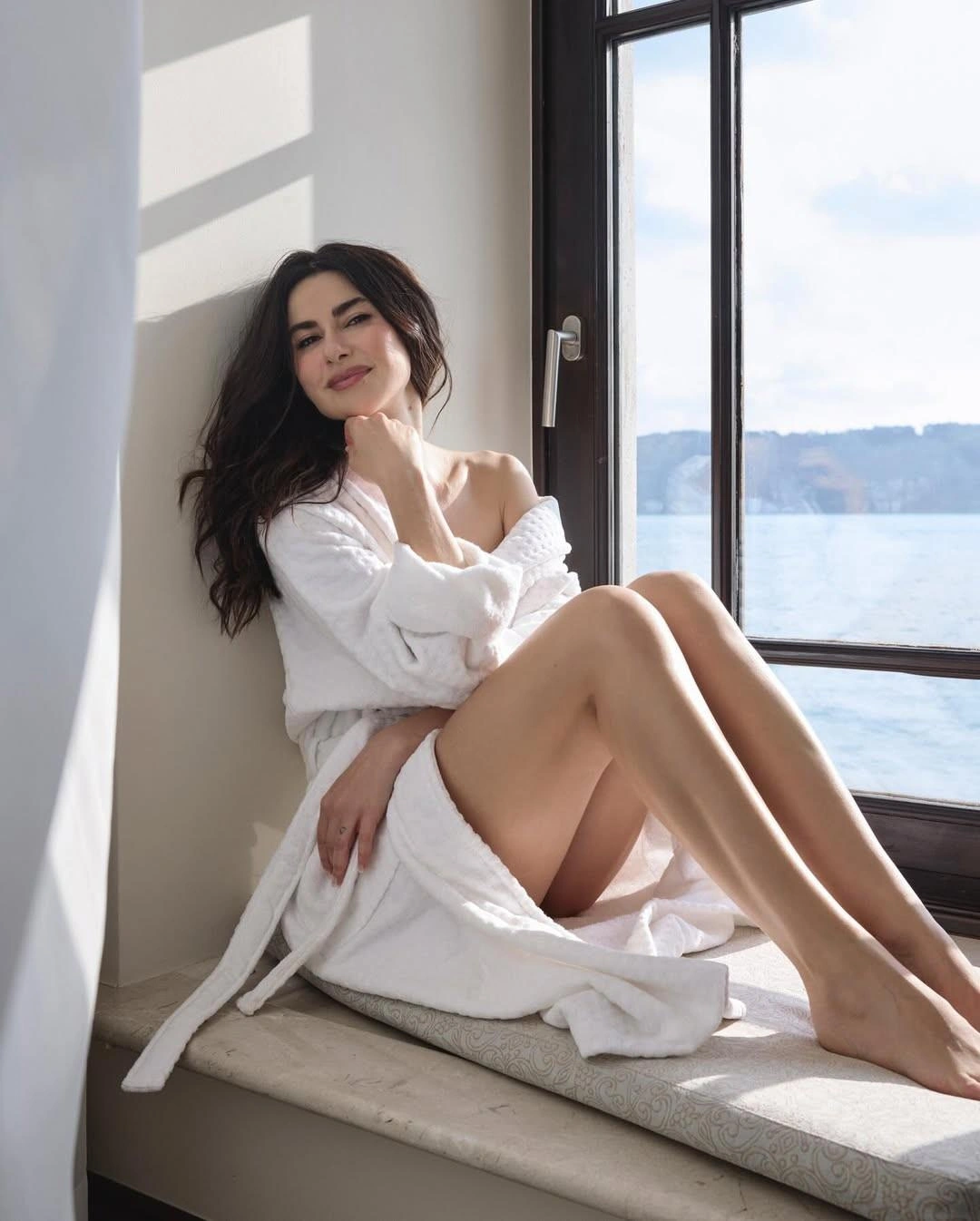 Nəsrin hamam xalatında kamera qarşısına keçdi - FOTOLAR
