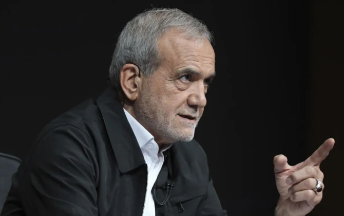 Pezeşkian: İran hökuməti Müctəba Xameneiyə tabedir