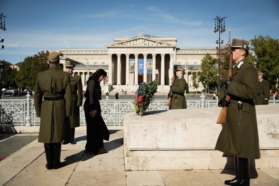 Azərbaycanın Macarıstandakı yeni səfiri etimadnaməsini təqdim edib - FOTO
