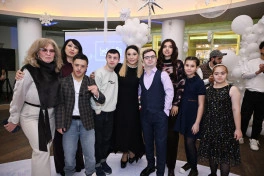 Leyla Əliyeva, Arzu Əliyeva və Alena Əliyeva xüsusi qayğıya ehtiyacı olan uşaqlar üçün təşkil olunan bayram şənliyində iştirak ediblər - FOTO