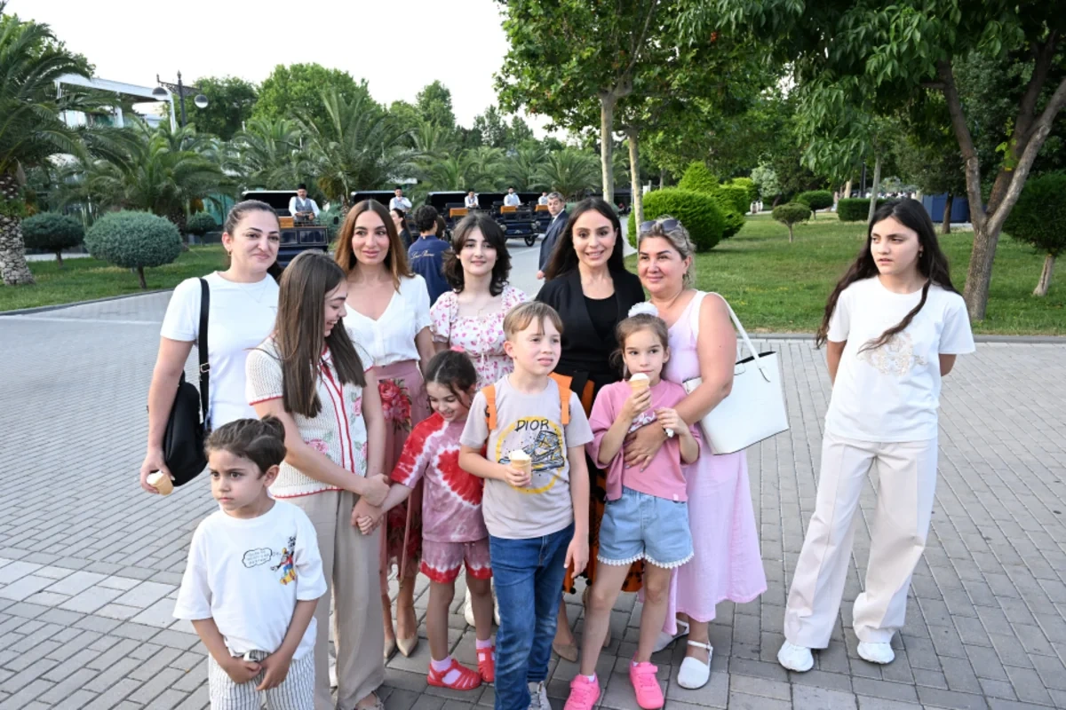 Leyla və Arzu Əliyevalar Dənizkənarı Milli Parkda açılış və təqdimat mərasimlərində - FOTO