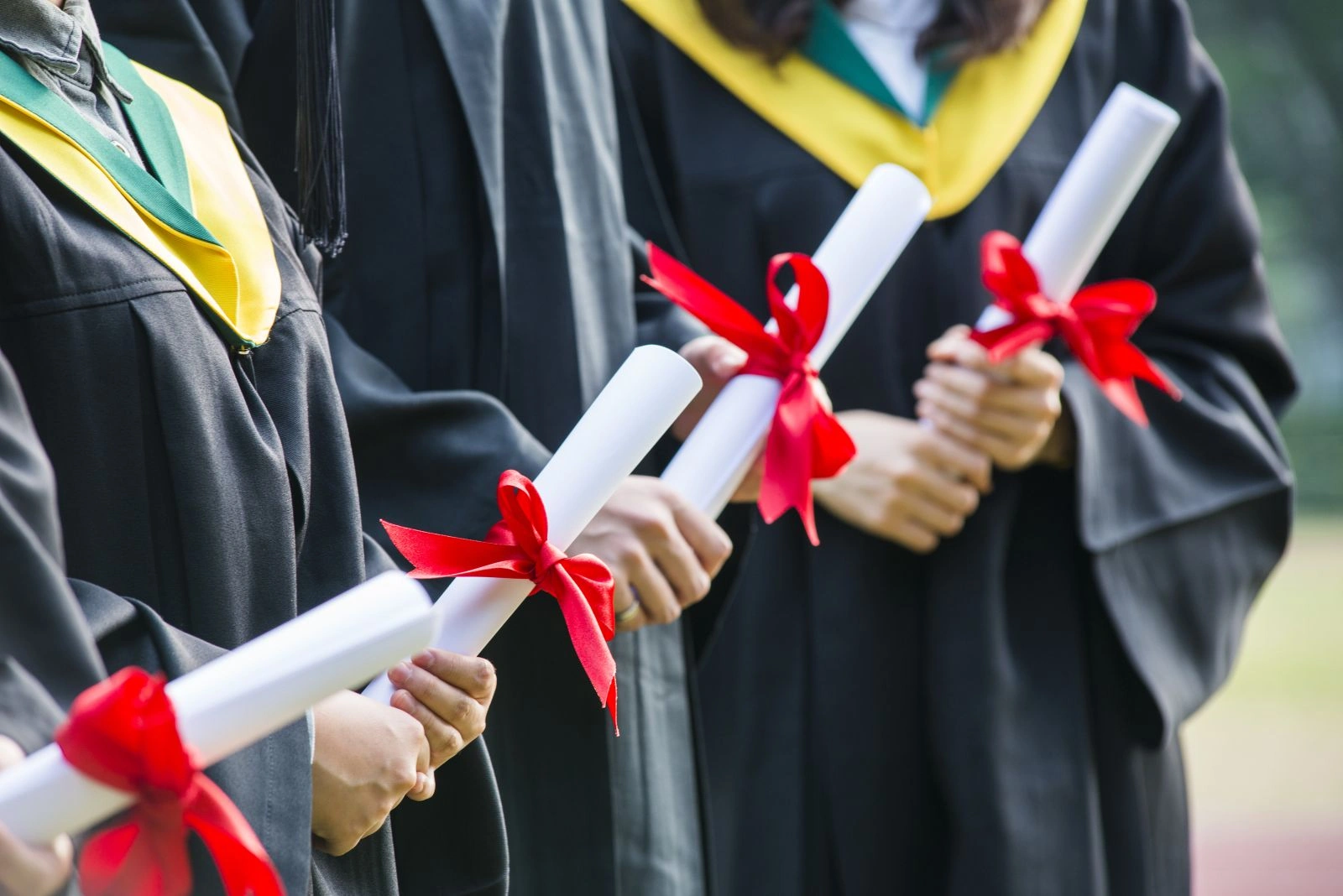 Azərbaycanda yalnız məmurlara yaxın çevrələrdən olan universitet məzunları yeni  iş yerləri yarada bilər…-TƏHLİL