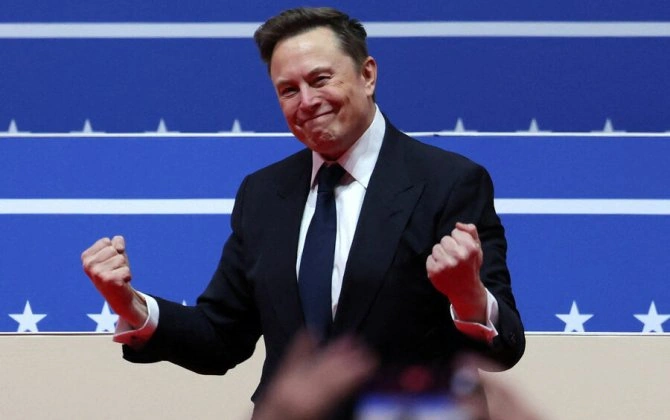 700 milyard dollar itirdi, amma zarafatından qalmadı