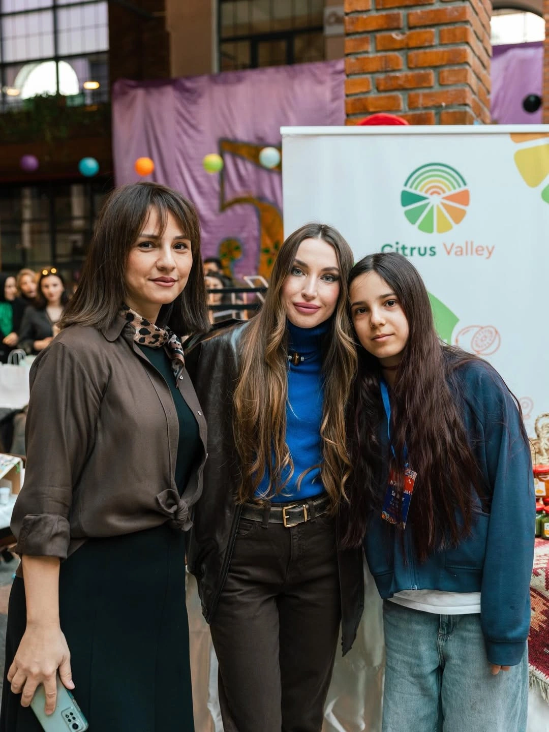 Prezidentin qızları və gəlini "Woman Bazaar" festivalında - FOTOLAR