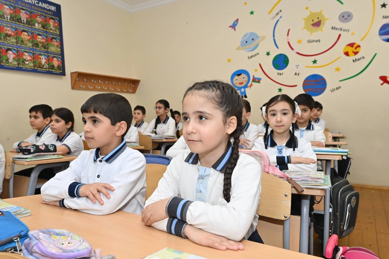 Elm və təhsil naziri Sumqayıtdakı 1 nömrəli tam orta məktəbdə - FOTOLAR
