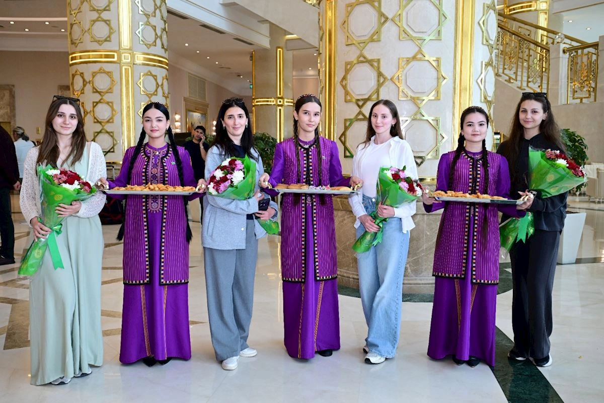 Aşqabad Azərbaycan mədəniyyətini qarşılayır - FOTOLAR