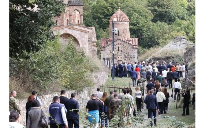 Diplomatlar Kəlbəcərdə Xudavəng monastır kompleksini ziyarət etdilər - FOTOLAR