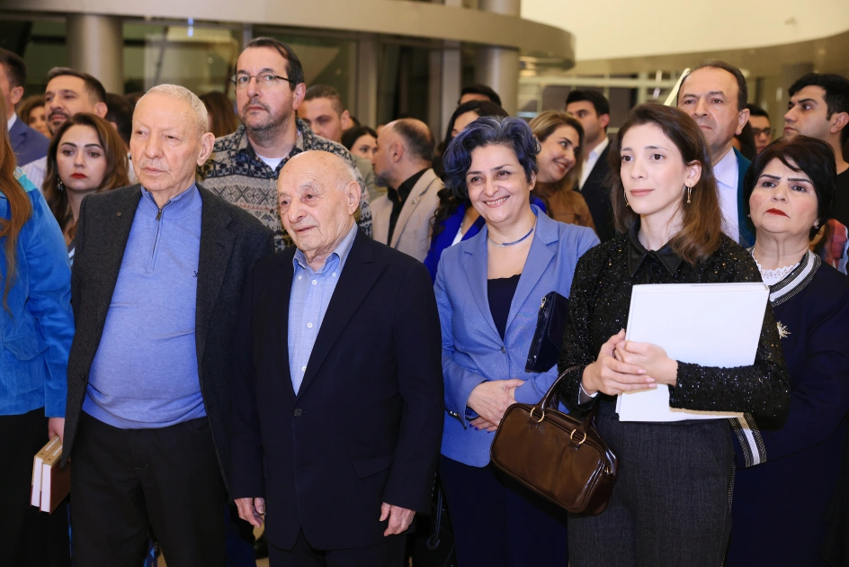 Heydər Əliyev Mərkəzində Kerol Förmenin sərgisinin açılışı oldu - FOTO