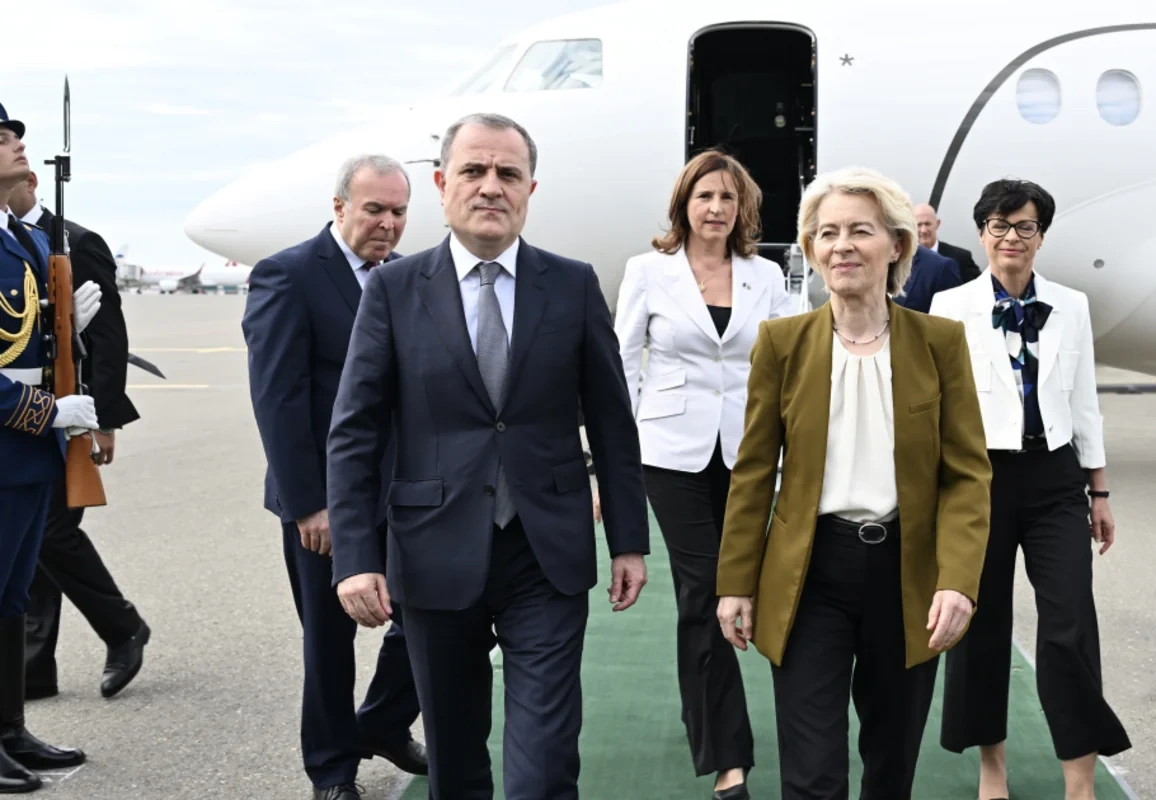 Ursula Fon der Lyayen Azərbaycana səfərə gəlib - FOTO