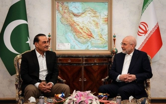 Pakistan ordusunun komandanı İran İslam Şurası Məclisinin sədri ilə görüşüb
