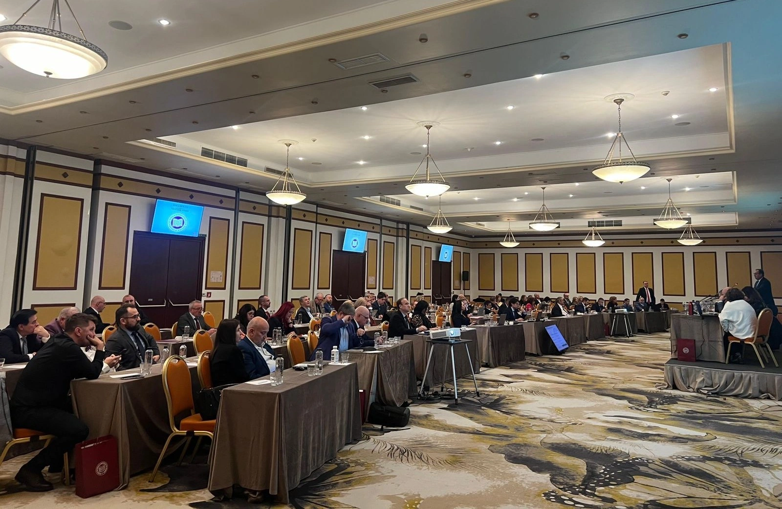 Vəkillər Kollegiyasının rəhbərliyi Rumıniyada konfransda iştirak etdi - FOTO