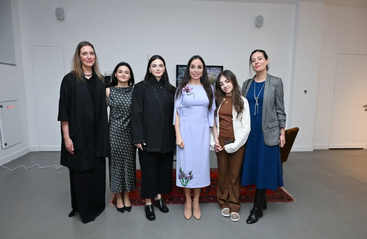 Leyla Əliyeva "Mənzərəyə açılan ev" mövzusunda qrup sərgisində iştirak edib - FOTO