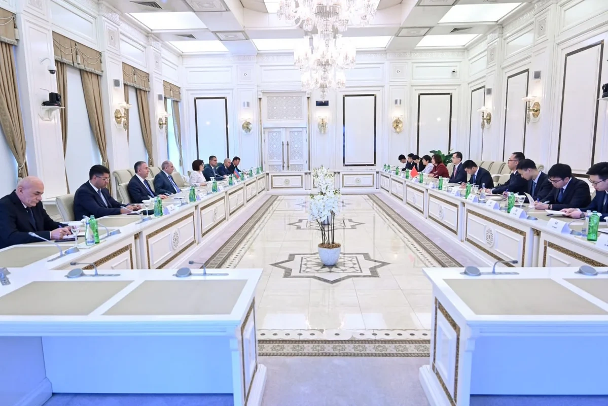 Milli Məclisin sədri Çin Kommunist Partiyasının nümayəndə heyəti ilə görüşüb - FOTO