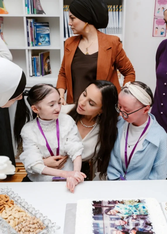 Leyla Əliyeva, Arzu Əliyeva və Alyona Əliyeva "Yaşama Dəstək" Mərkəzində olublar - FOTO