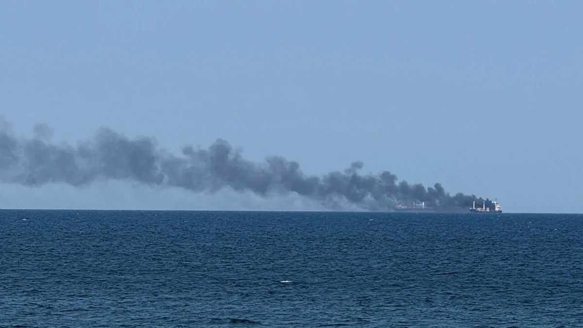 Hörmüz boğazında tanker minaya düşüb