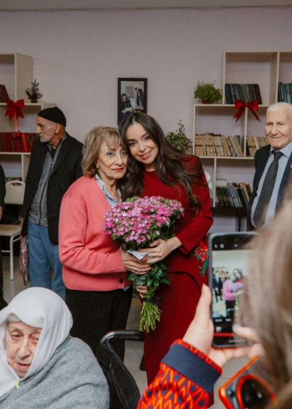 Ahıl şəxslər üçün sosial xidmət müəssisəsində Yeni il süfrəsi açılıb - FOTO