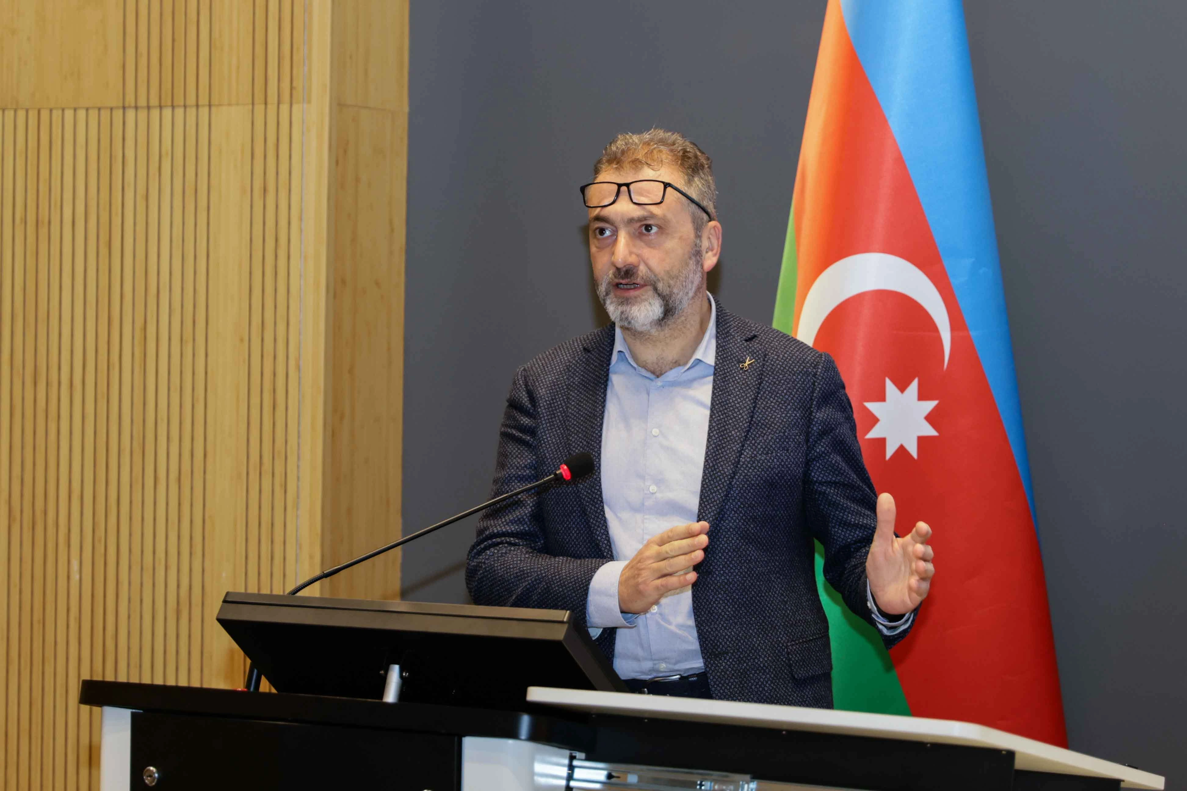 UNEC-də “Rəqəmsal iqtisadiyyat: Müasir çağırışlar və real imkanlar” mövzusunda IV beynəlxalq konfrans öz işinə başlayıb - FOTO