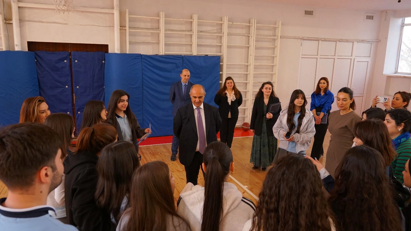 BSU-da abituriyentlər üçün fürsət: maarifləndirici infoturlar başlayıb - FOTO