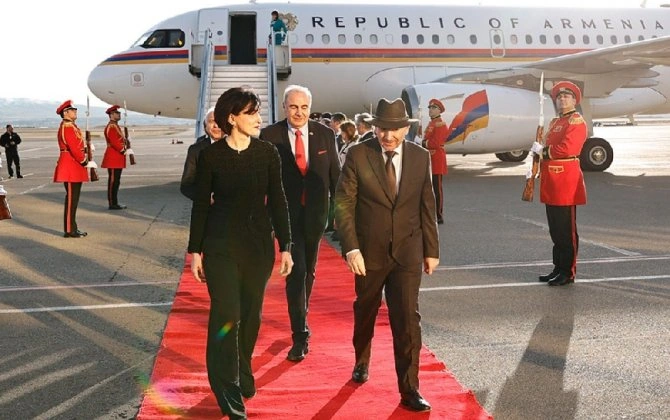 Paşinyan Gürcüstana səfər edib
