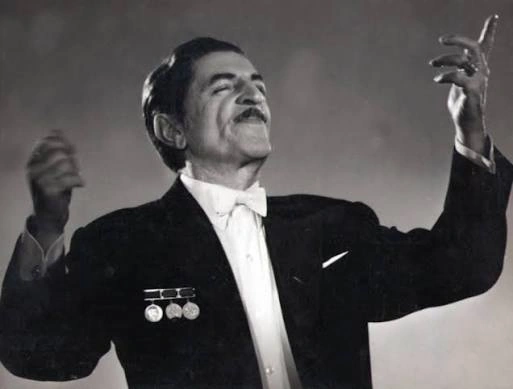 “Niyazi mənim üçün mənəvi ata olub, onun şəxsiyyəti və sənəti bu peşəyə gəlməyimdə böyük rol oynayıb” - Yalçın Adıgözəlov+ÖZƏL
