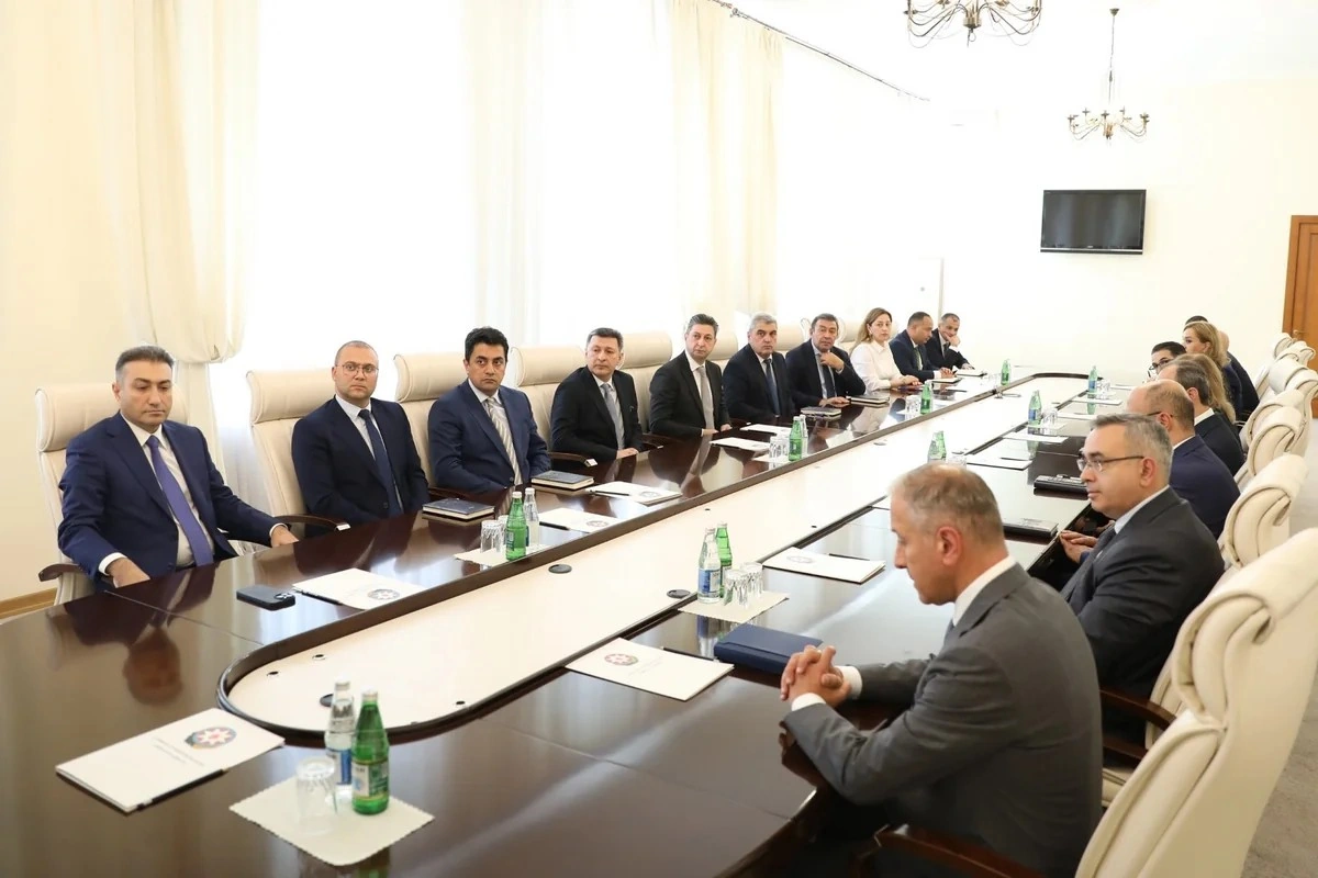 Teymur Musayev Anar Bayramovu kollektivə təqdim etdi - FOTO