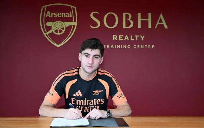 "Arsenal" 17 yaşlı gürcüstanlı futbolçu ilə müqavilə imzaladı