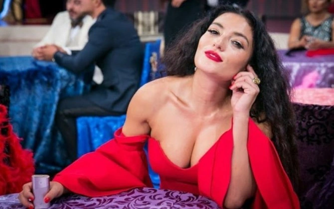 "Deyirlər ki, açıq-saçıqlığı təbliğ edirsən" - Dilarə Kazımova