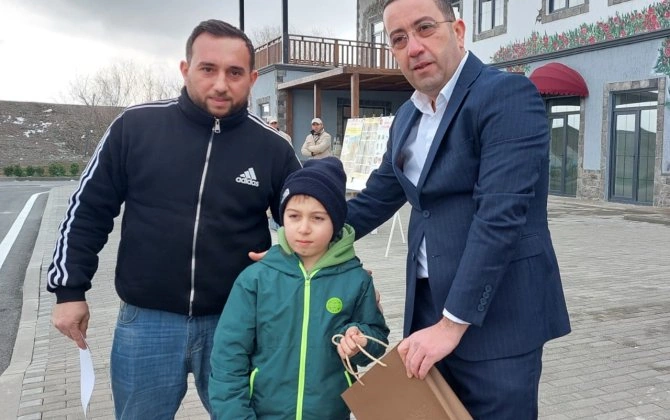 Köç karvanı Zəngilanın Məmmədbəyli kəndinə çatdı, açarlar təqdim edildi -FOTO