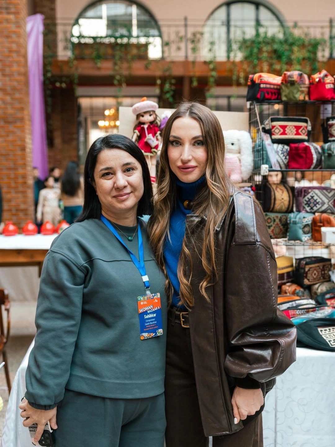 Prezidentin qızları və gəlini "Woman Bazaar" festivalında - FOTOLAR