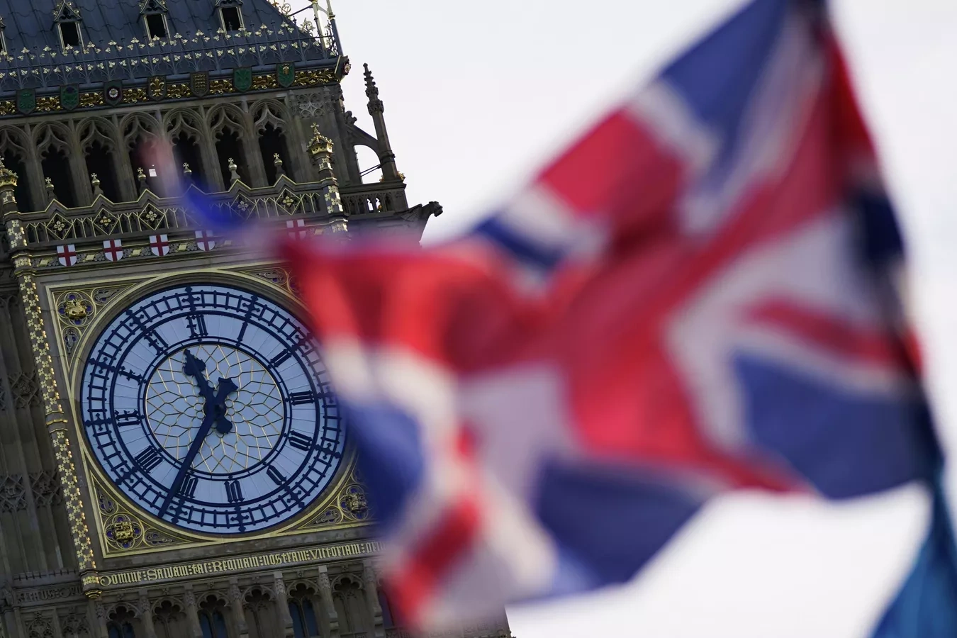 "Britaniya artıq qlobal güc deyil: onun taleyi daha güclü qüvvələrin əlindədir" - "Financial Times"