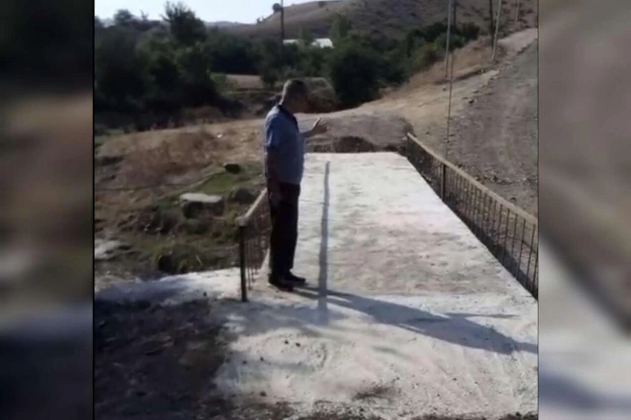 Tanınmış azərbaycanlı müğənni 2 rayonu birləşdirən yol çəkdi - FOTO