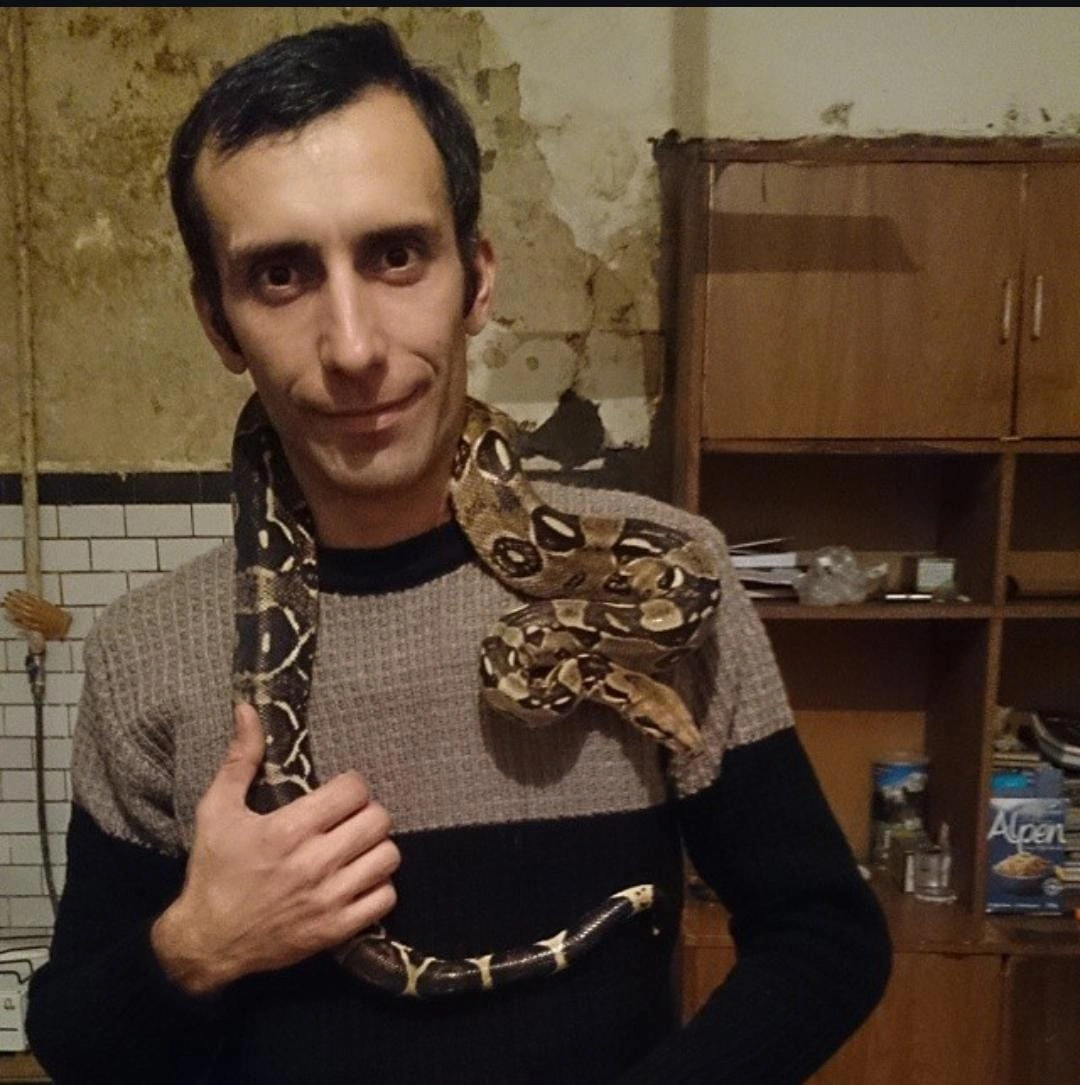 “Zəhərli ilanlara məni dişləməyə şans verməmişəm, qonşular biləndə ki evimdə ilan saxlayıram...” - FOTO+ÖZƏL