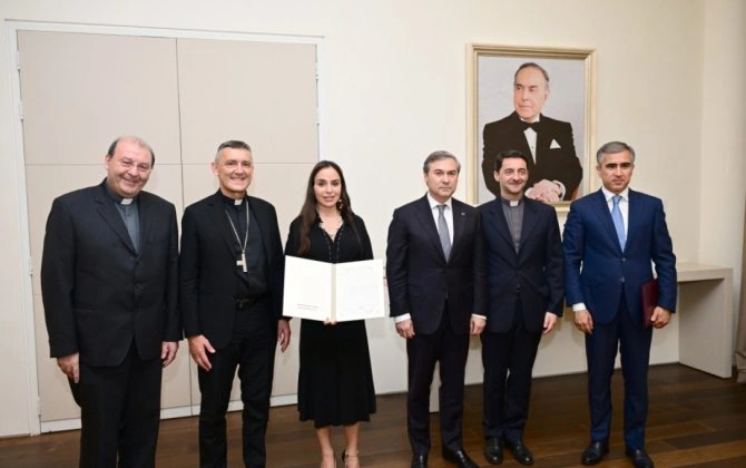 Leyla Əliyeva Vatikan Apostol Kitabxanası və Apostol Arxivinin rəhbəri ilə görüşüb - FOTO