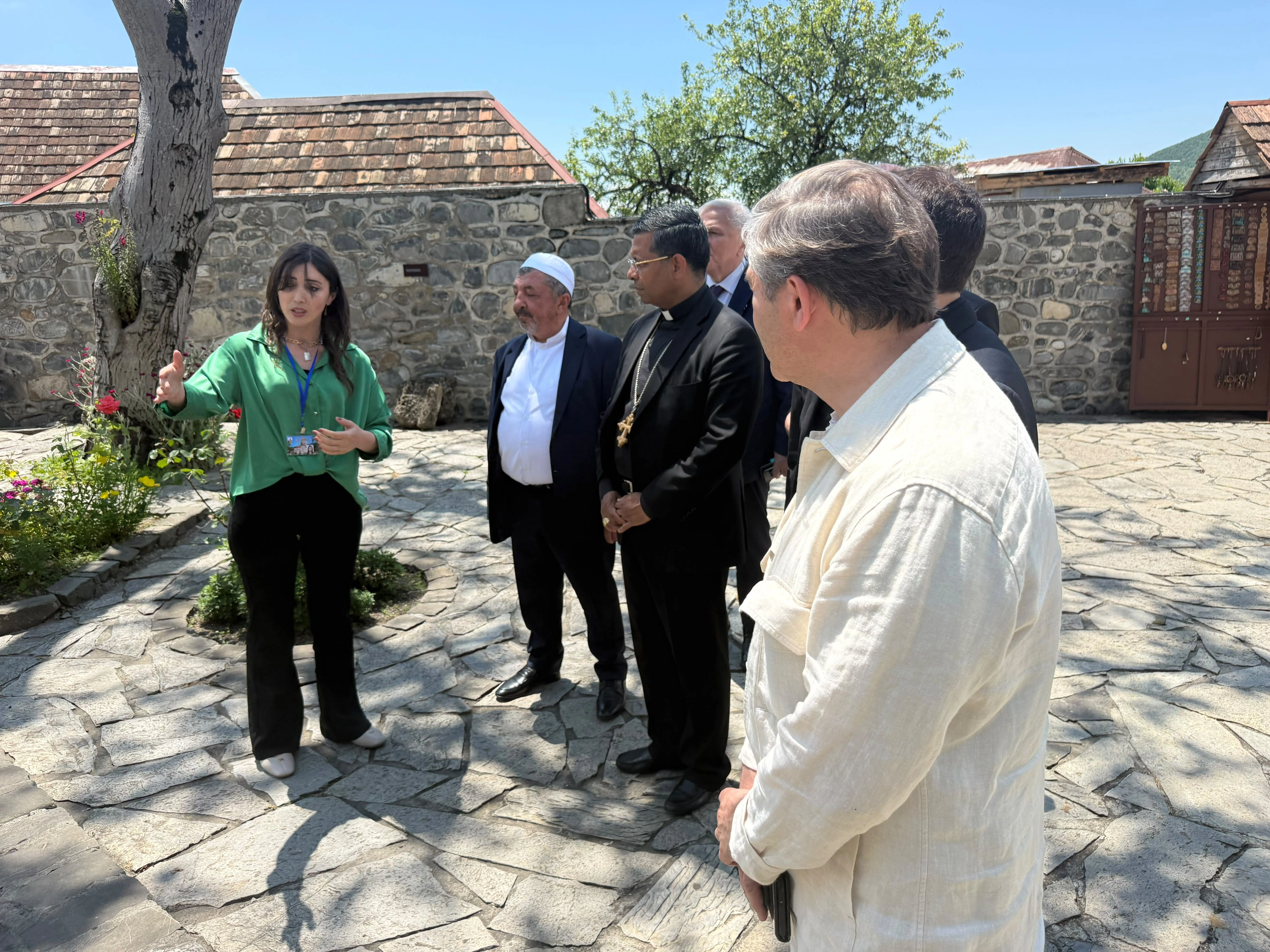 Kardinal Corc Kuvakad Şəkiyə səfər edib - FOTO